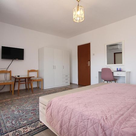 Rooms And Apartments Dino Ρόβινι Εξωτερικό φωτογραφία